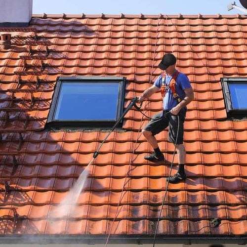 Reinigen van pannendak in Kesteren